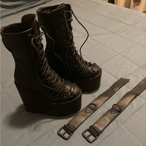 NWOT Traitor Platform Combat boots. - Picture 3 of 4